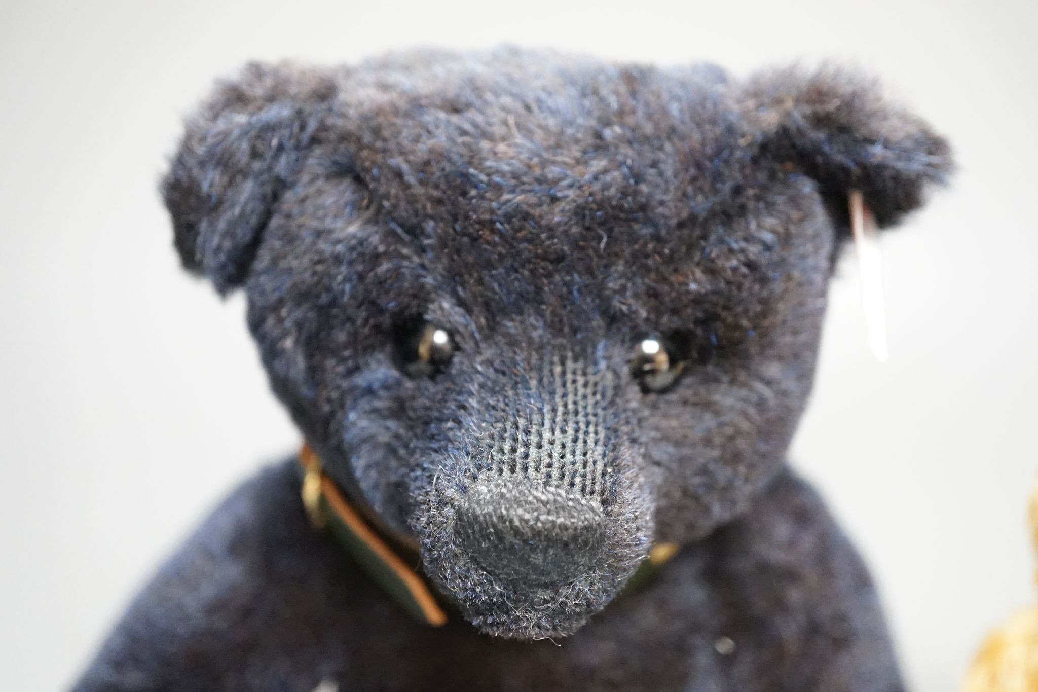 A Steiff exhibition bear, 2004 8